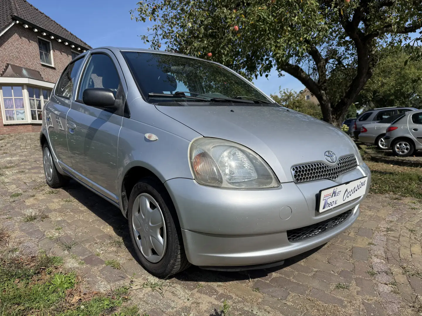 Toyota Yaris 1.3-16V VVT-i Sol Centr. Vergr. / Elektr. ramen / Grijs - 1