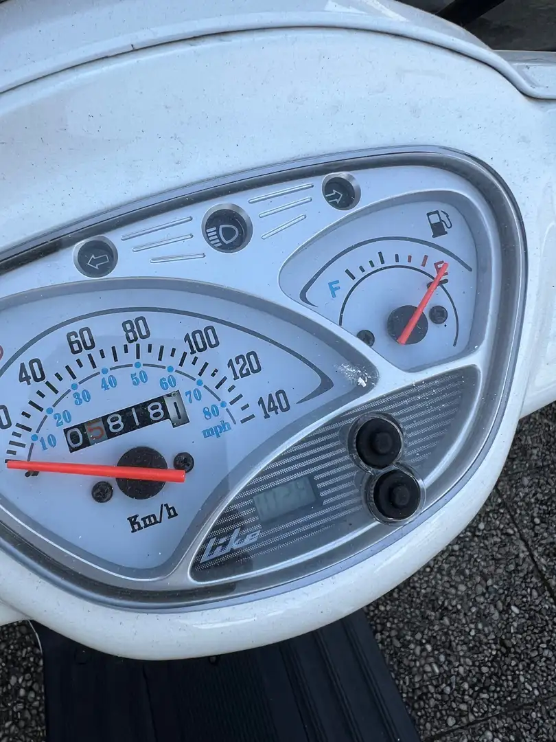 Kymco Like 125 weiss, TÜV neu, 5818 km, Garage, 1. Hand Weiß - 2