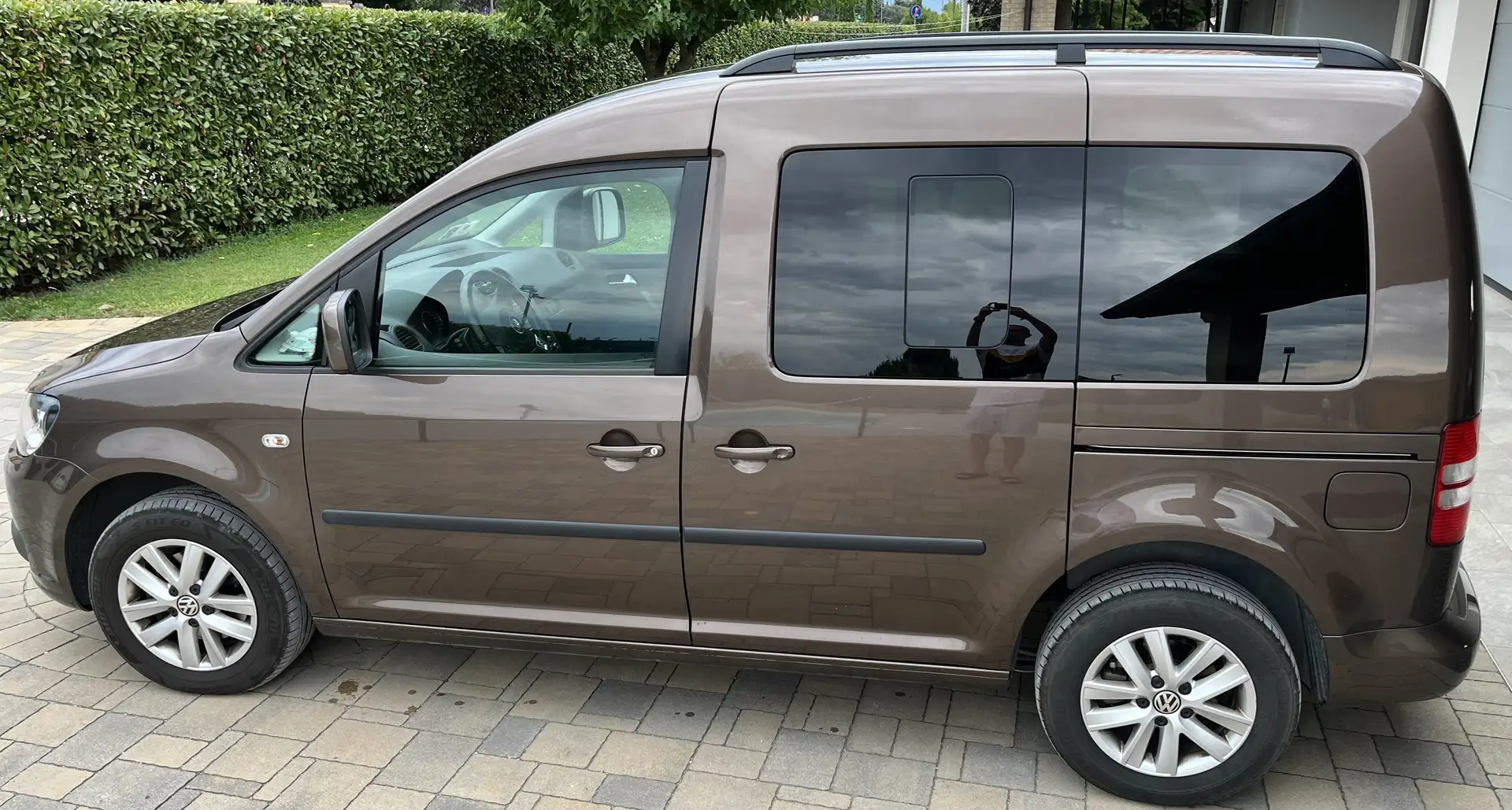 Volkswagen Caddy 1.6 TDI 105Cv - Comfort-line smeđa - 1
