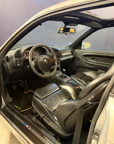 BMW M3 view 3