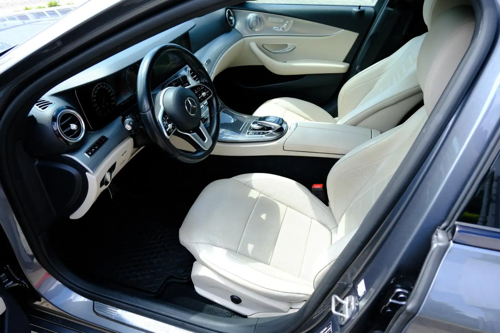 Mercedes-Benz E 300 Estate de Premium Plus Aut. Pano|Leder|Burmester|3 Grijs - 2