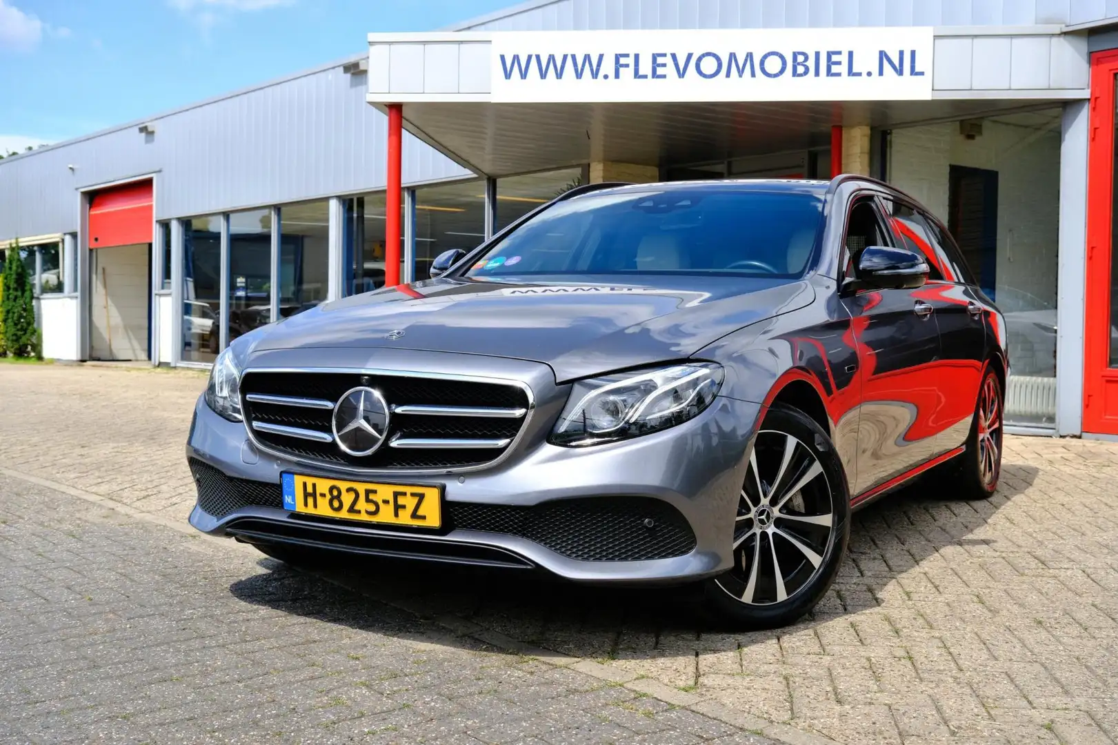 Mercedes-Benz E 300 Estate de Premium Plus Aut. Pano|Leder|Burmester|3 Grijs - 1