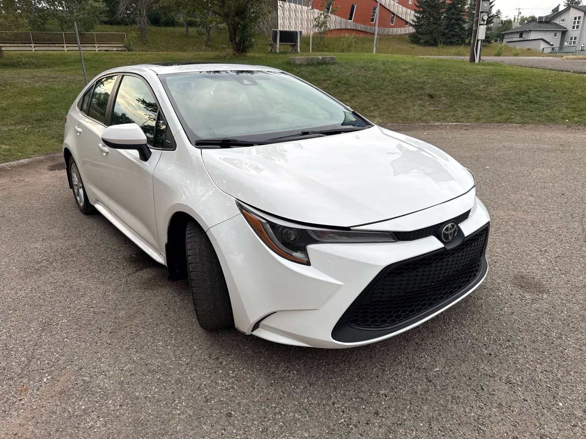 2021 Toyota Corolla LE — снимка 1