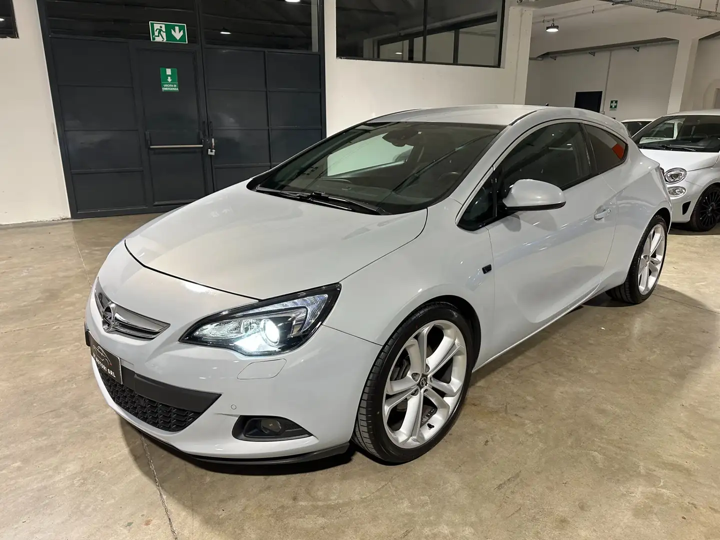 Opel Astra Astra GTC 2.0 CDTI 165CV 3 porte Cosmo - DISTRIBUZ Gris - 2