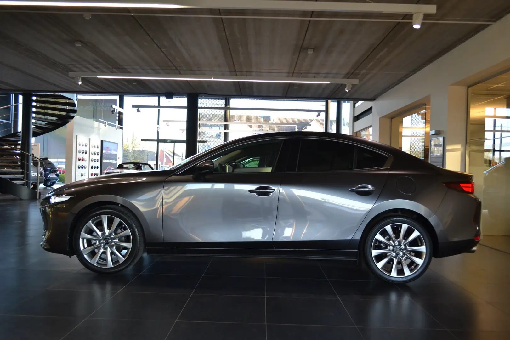 Mazda 3 Sedan Takumi + Sunroof - Automaat Gris - 2
