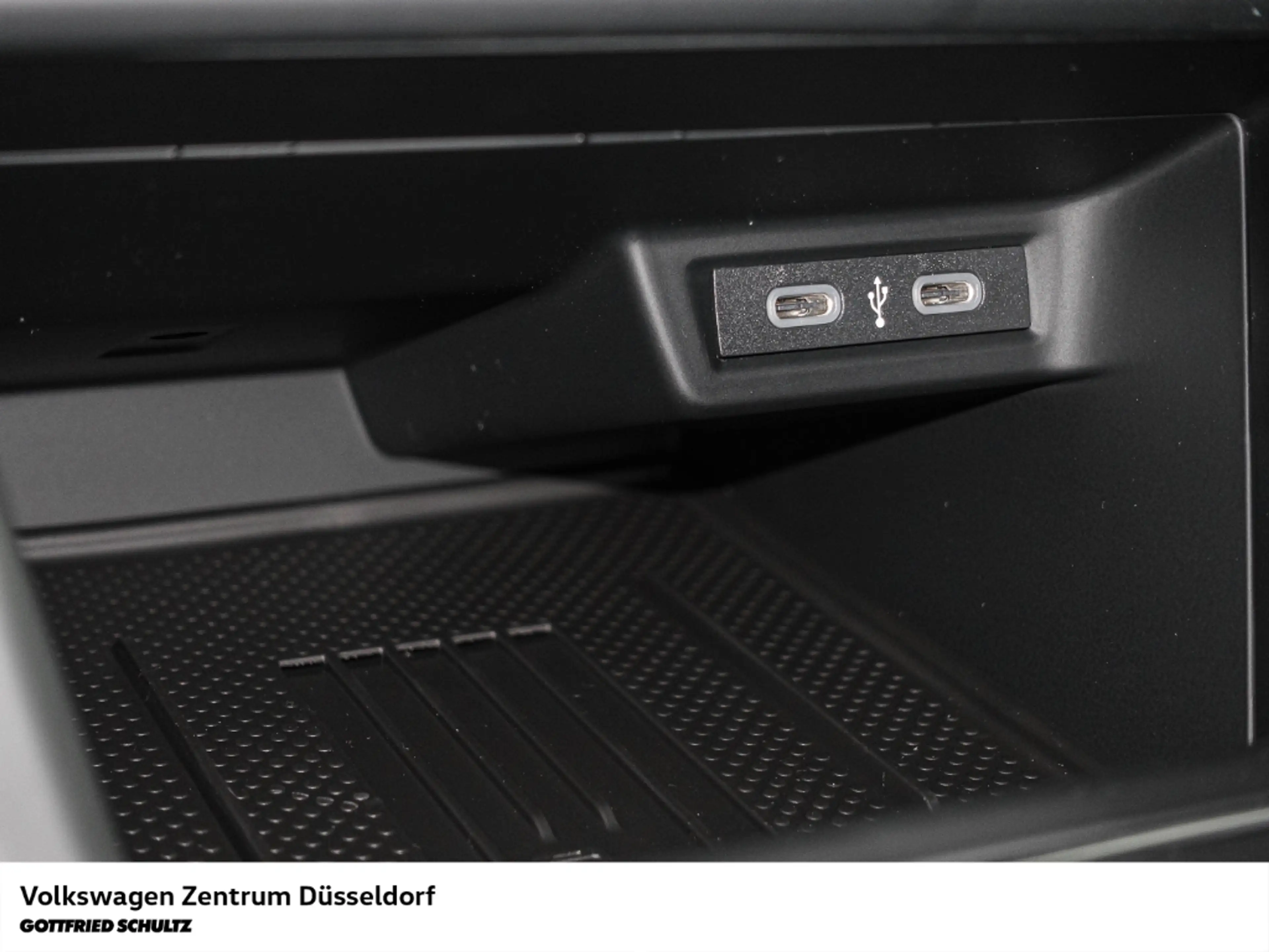 Volkswagen Taigo R-Line DSG 1.0 l TSI 85 kW IQ.Drive Black Style / — photo 10