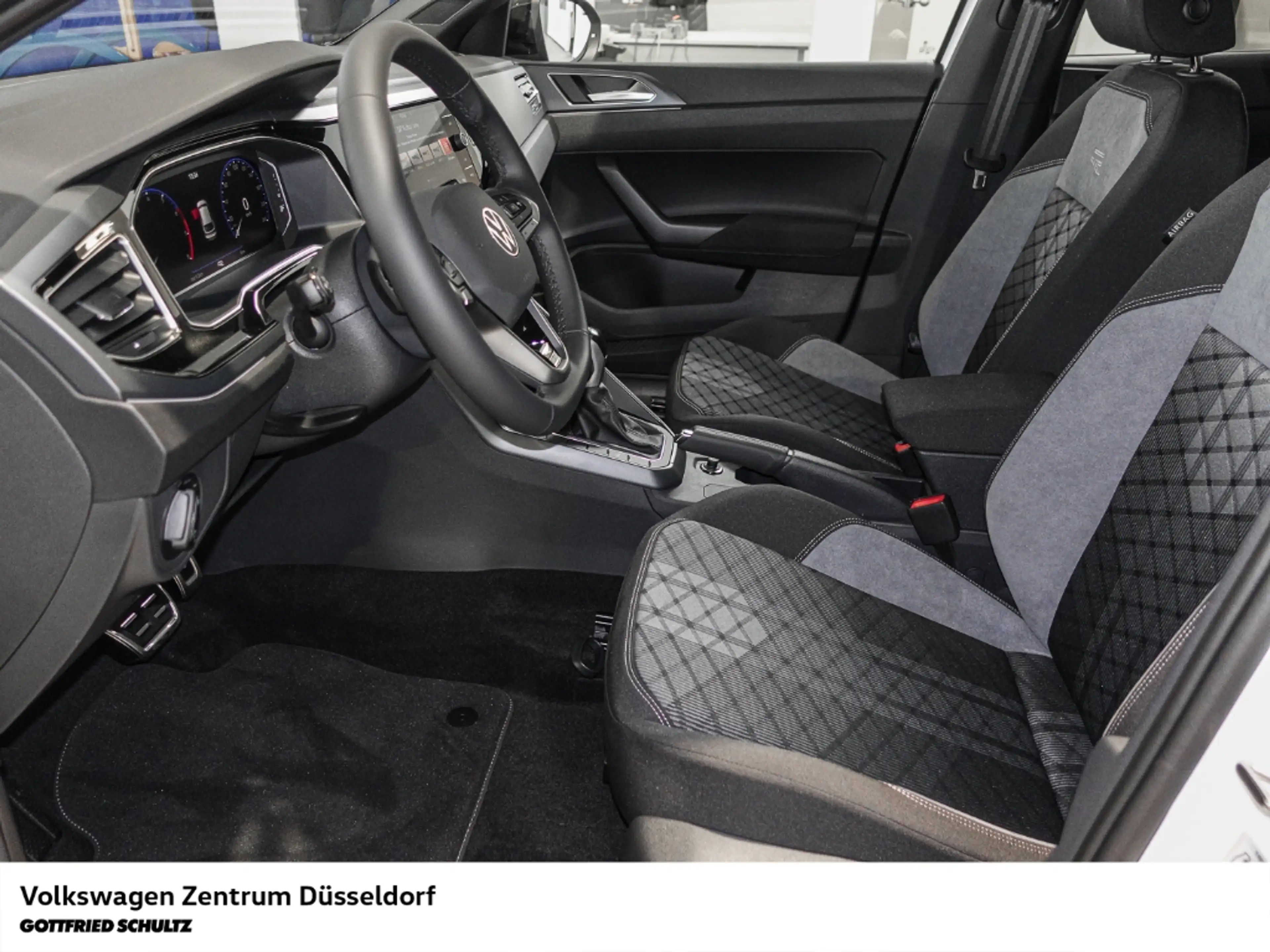 Volkswagen Taigo R-Line DSG 1.0 l TSI 85 kW IQ.Drive Black Style / — photo 11