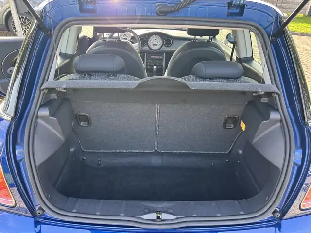 Mini Hatch view 17