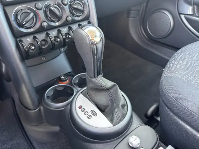 Mini Hatch view 13