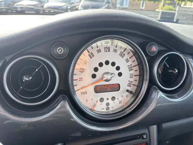 Mini Hatch view 15