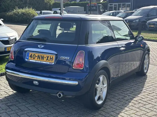 Mini Hatch view 5