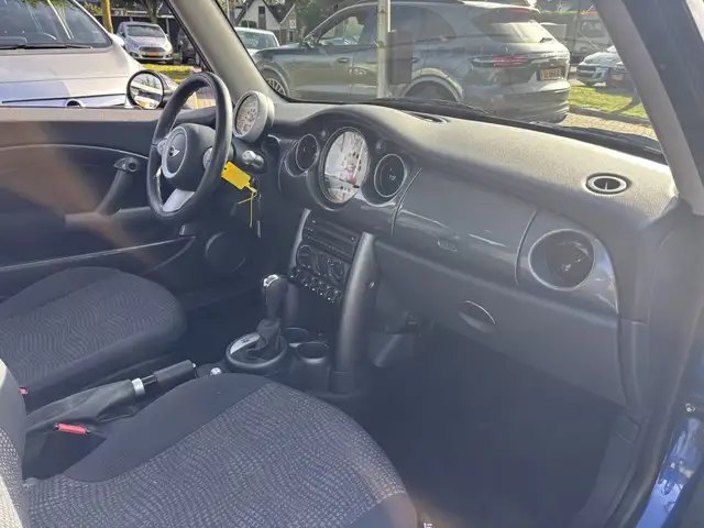 Mini Hatch view 10