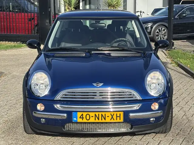 Mini Hatch view 2