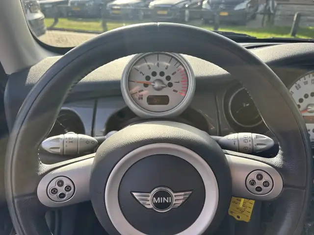 Mini Hatch view 16