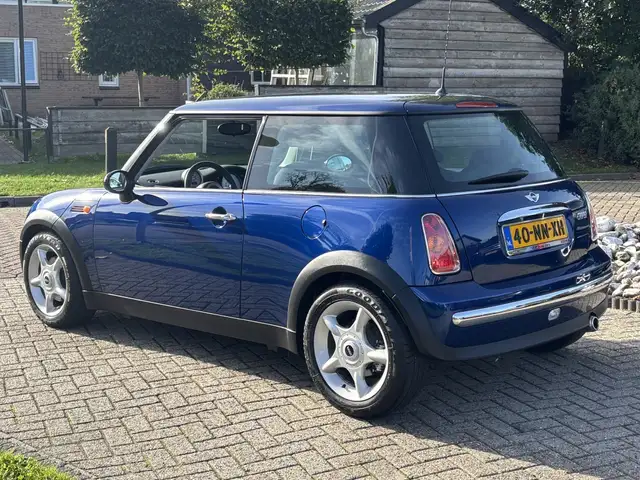 Mini Hatch view 6
