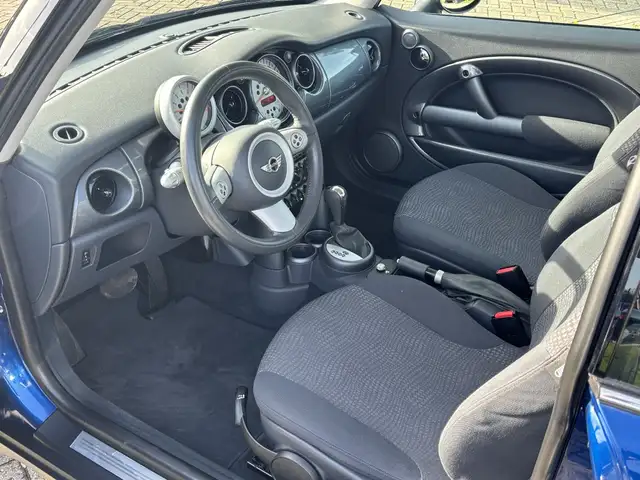 Mini Hatch view 8