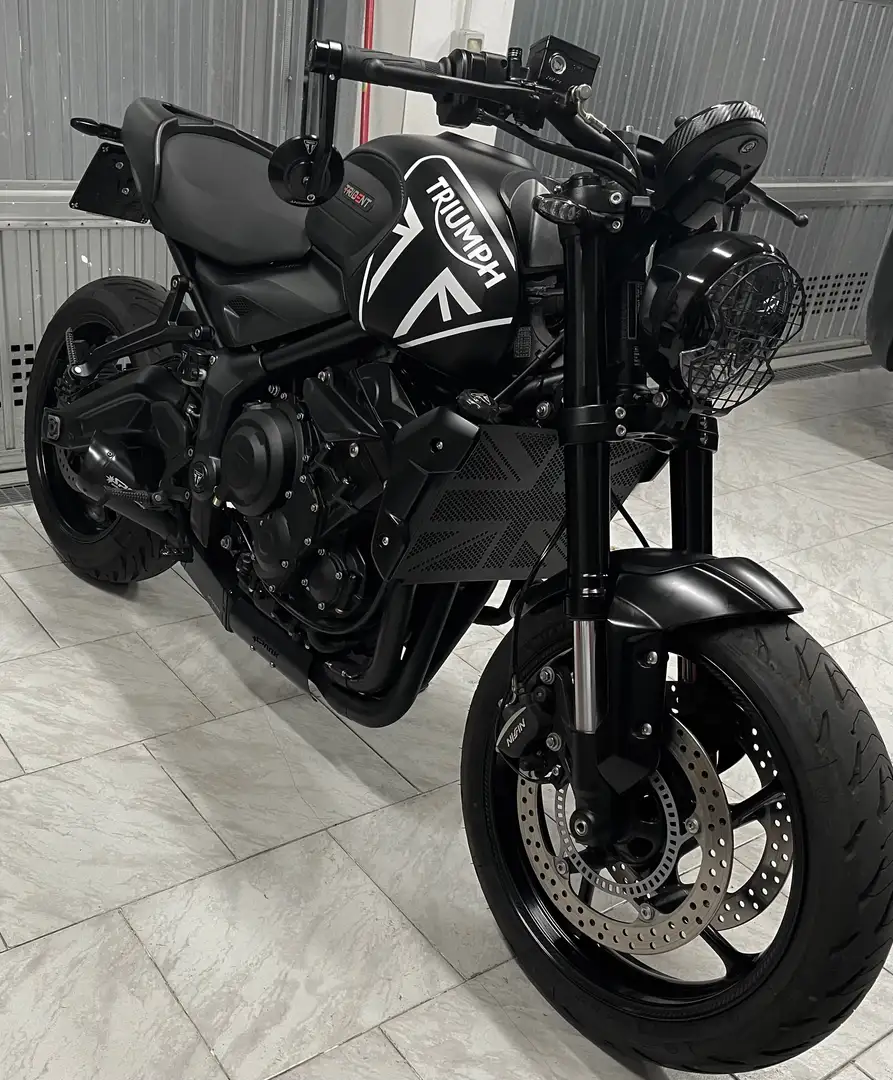 Triumph Trident 660 Naked Negro - 2