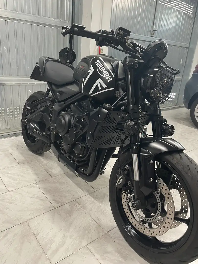 Triumph Trident 660 Naked Negro - 1