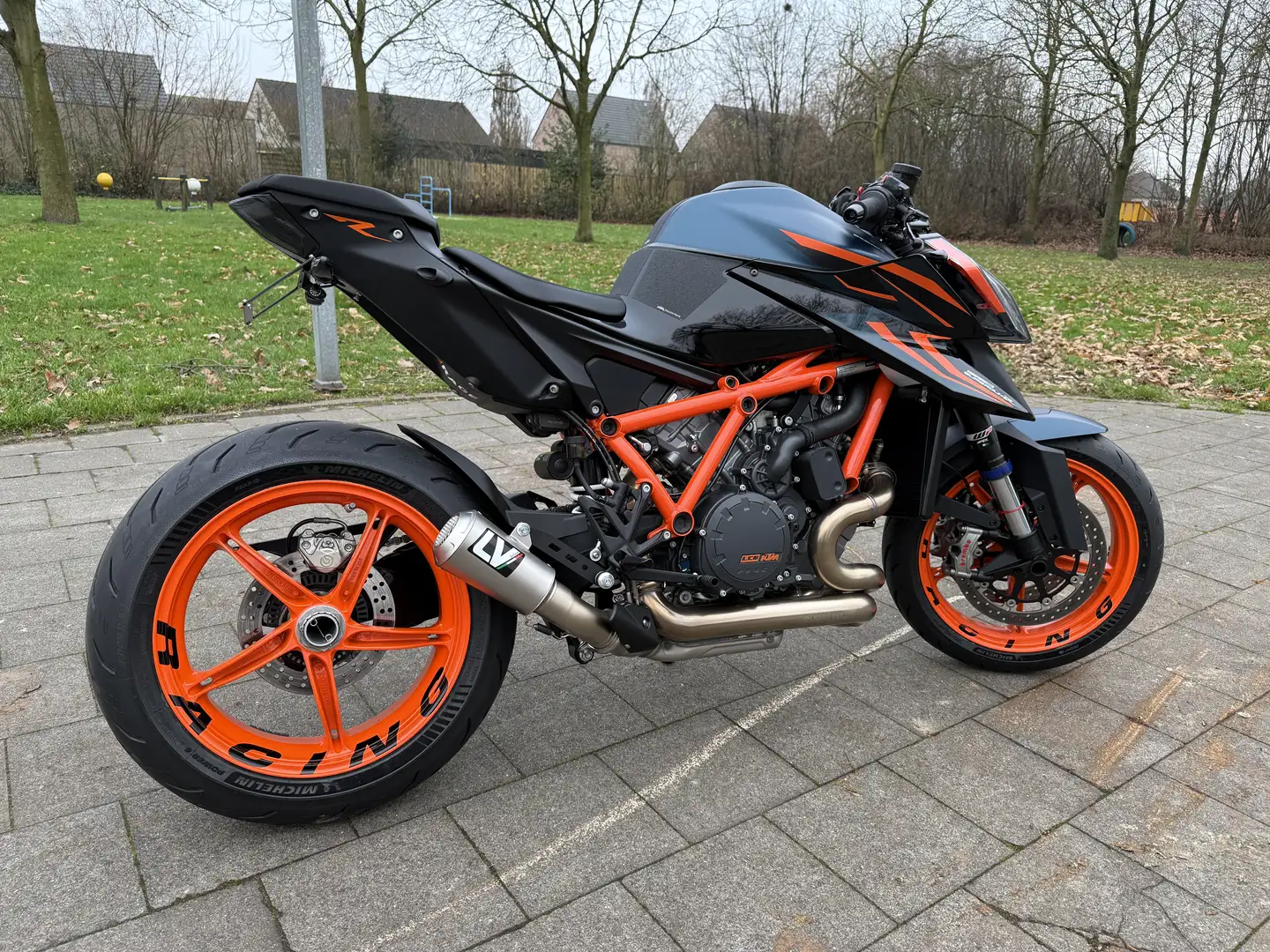 KTM 1290 Super Duke R Tech Pack Czarny - 2