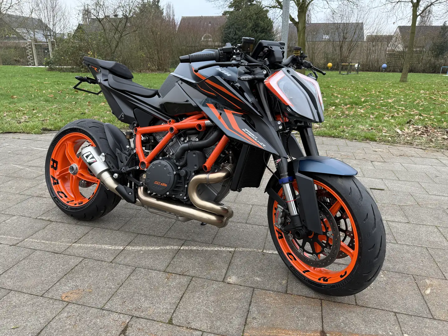 KTM 1290 Super Duke R Tech Pack Czarny - 1