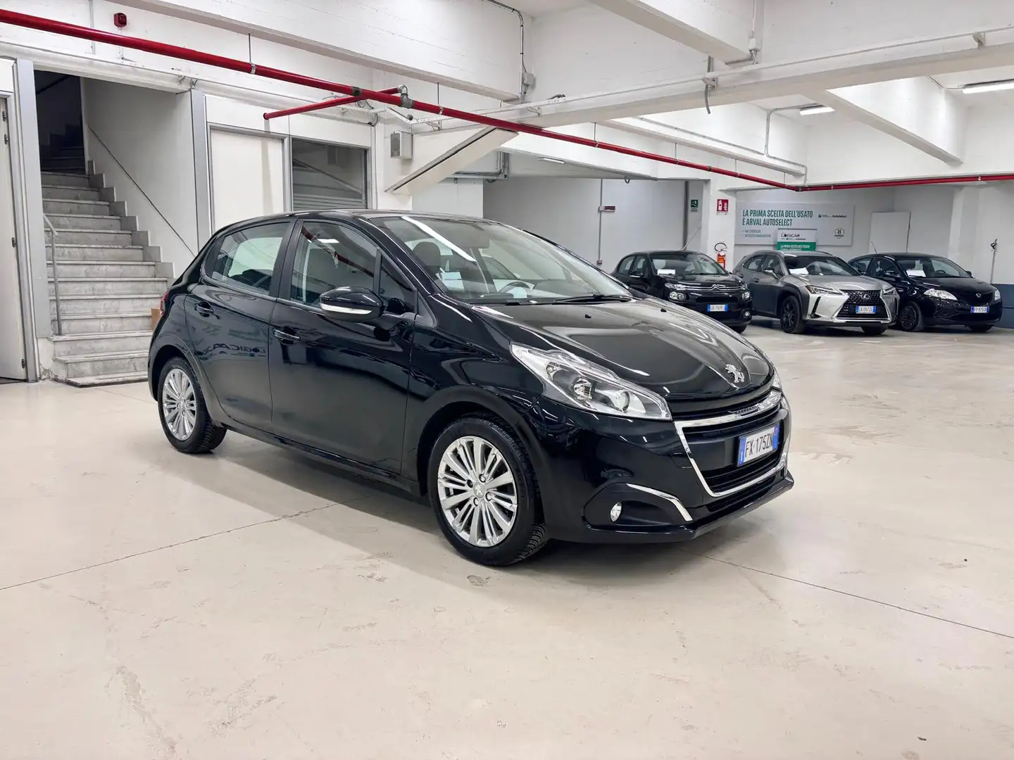 Peugeot 208 5 Porte 1.2 PureTech Active Black - 1