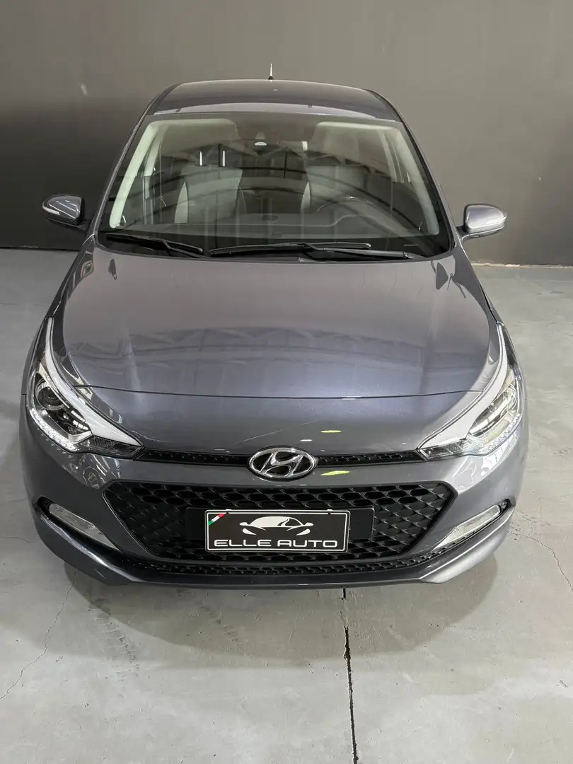 Hyundai i20 i20 3p 1.2 Sport 84cv Grijs - 2