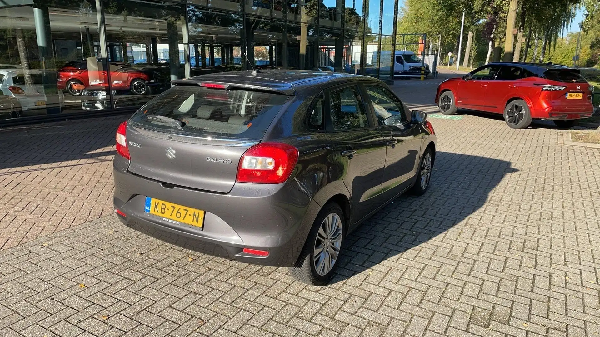 Suzuki Baleno 1.2 Excl. 4-Cilinder 1e eig. Automaat Airco LED PD Gris - 2