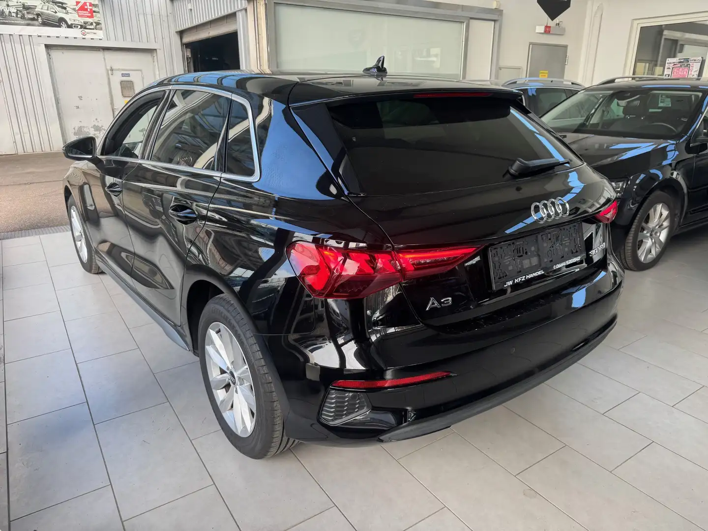 Audi A3 A3 SB 30 TFSI Schwarz - 2