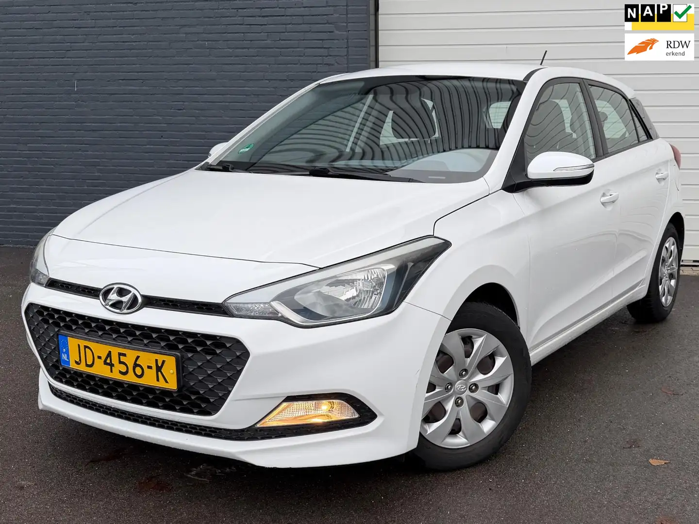 Hyundai i20 1.2 LP i-Drive Cool AIRCO/5DEURS/LAGEKM/NAP Wit - 1