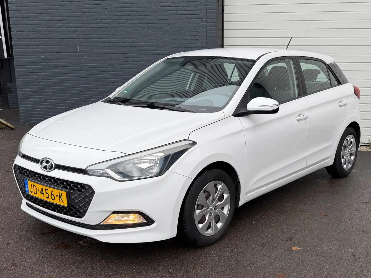 Hyundai i20 1.2 LP i-Drive Cool AIRCO/5DEURS/LAGEKM/NAP Wit - 2