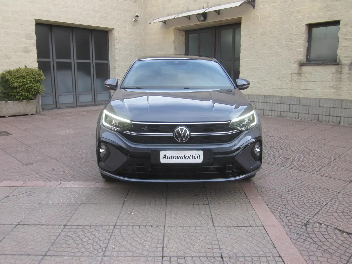 Volkswagen Taigo 1.0 TSI 110 CV R-Line + TETTO (ok neopatententati) Gris - 2