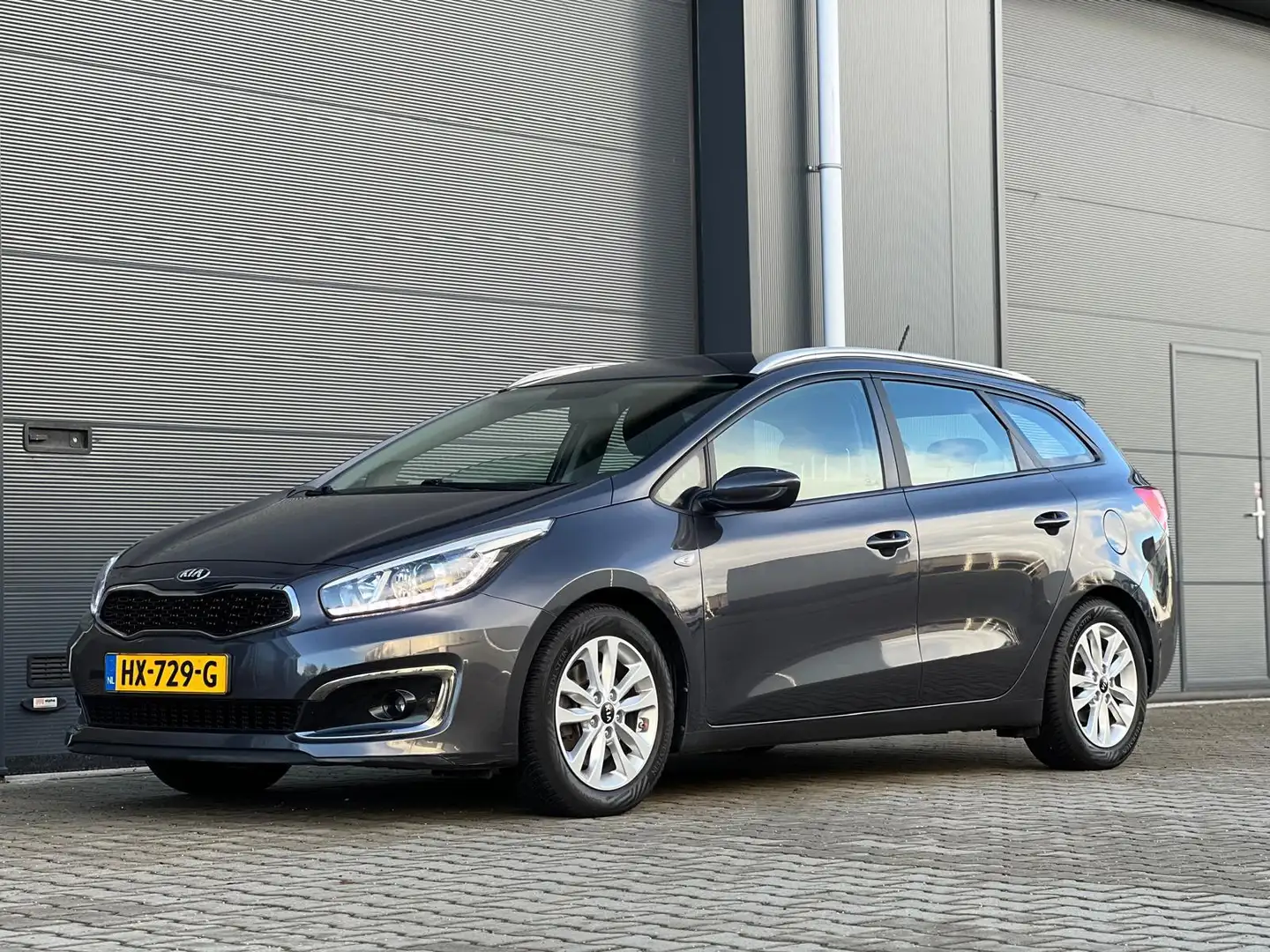 Kia Ceed SW / cee'd SW Sportswagon 1.0 T-GDi FIRST EDITION + BJ016 + NAVI Grau - 2