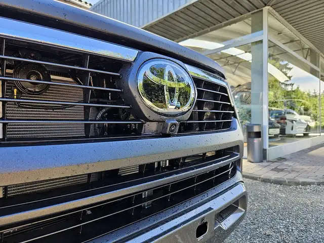 Toyota Hilux DK Invincible 4WD 2,8 D-4D MHEV Aut. Ansicht 4