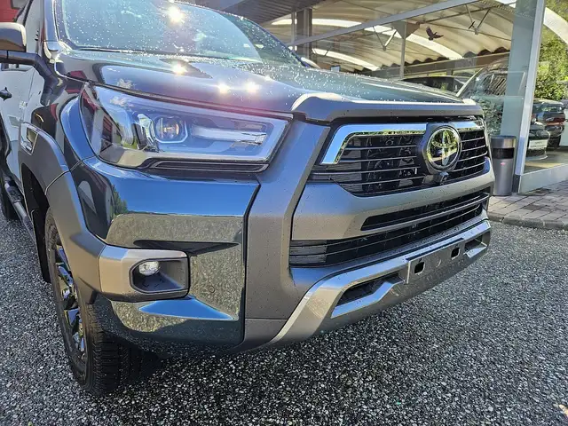 Toyota Hilux DK Invincible 4WD 2,8 D-4D MHEV Aut. Ansicht 3