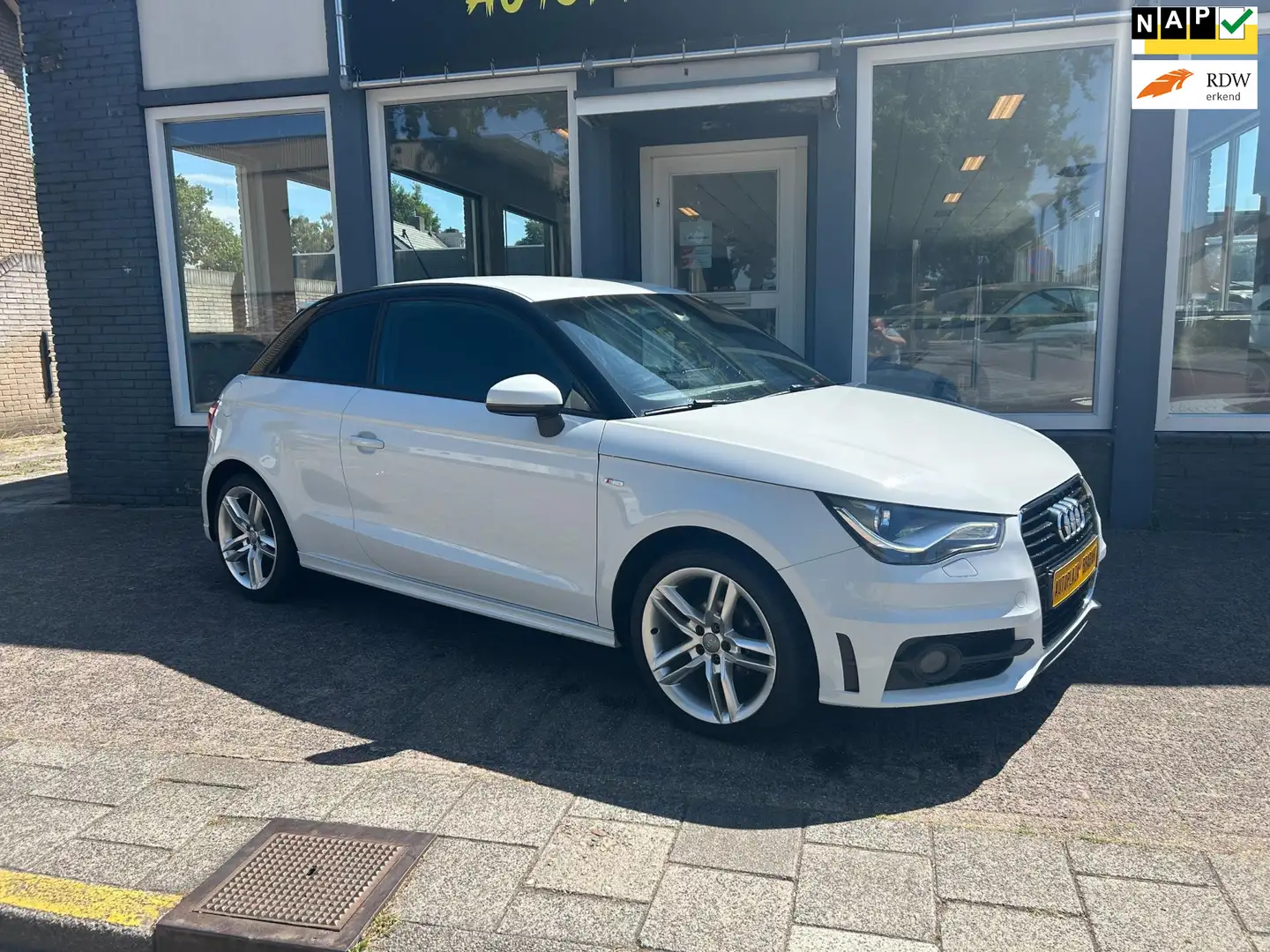 Audi A1 1.2 TFSI S-Line / NAVI / LEDER / PDC / CRUISE Wit - 1
