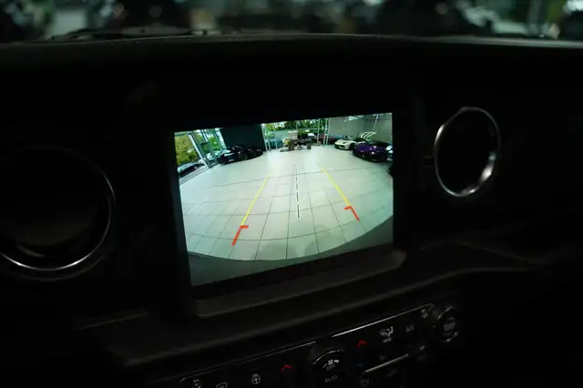 Jeep Wrangler view 26