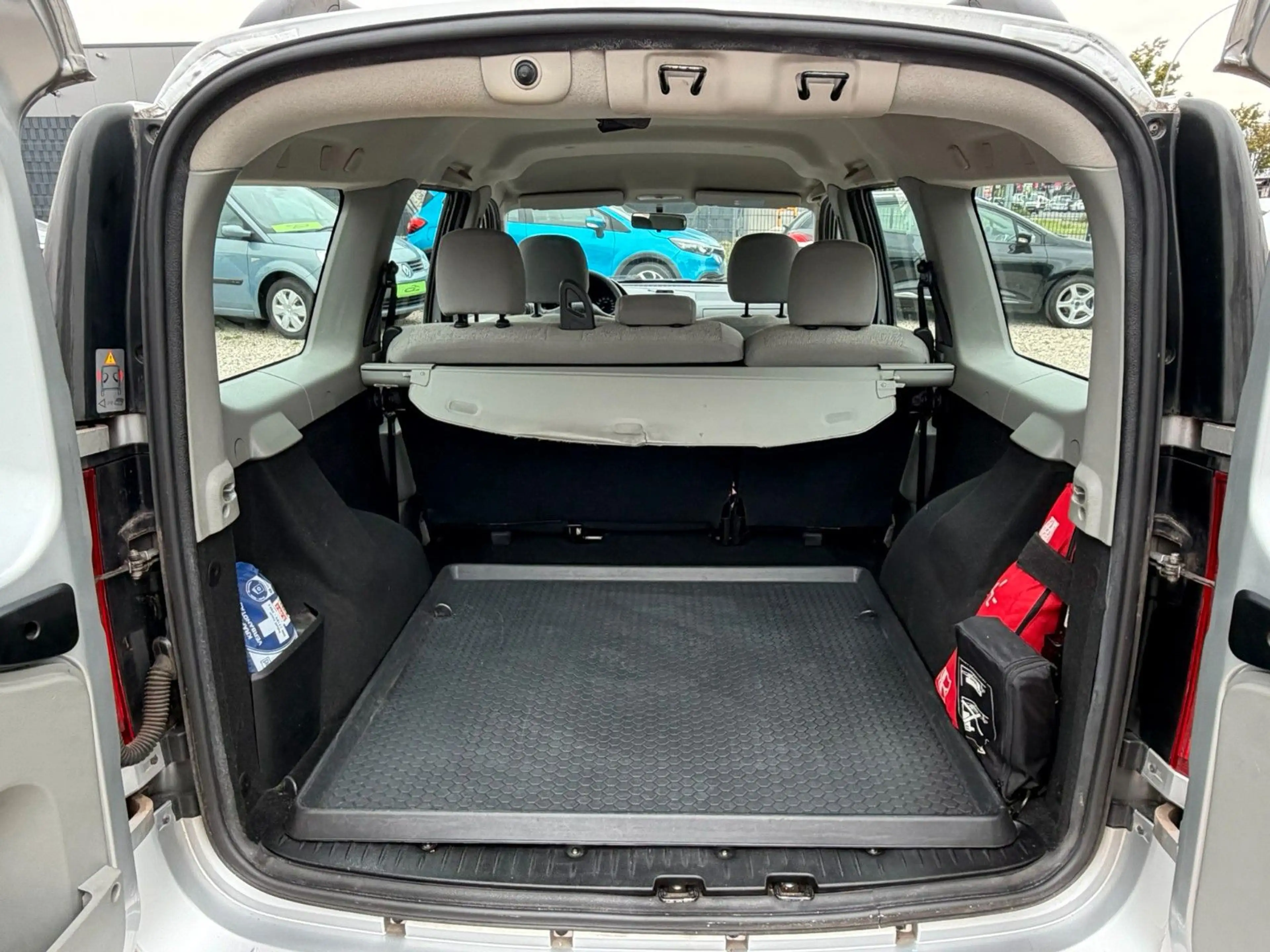 Dacia Logan MCV Ambiance *1.HD*85TKM*Klima* TÜV Neu — photo 8