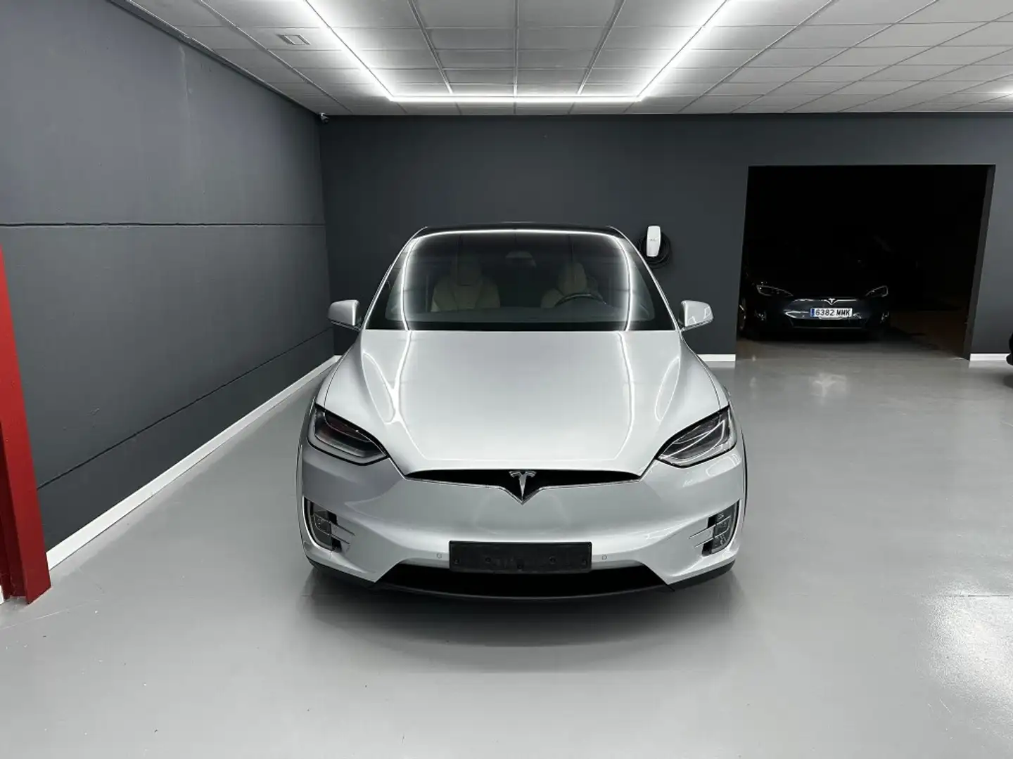 Tesla Model X 90D 4WD Gümüş rengi - 1