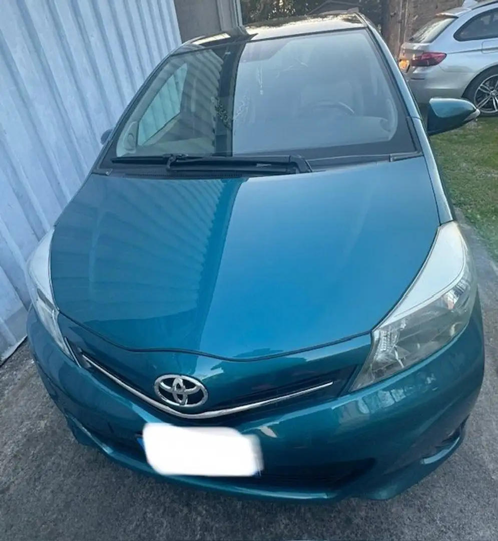 Toyota Yaris Yaris 1.4d autom Lounge anche per Neo patentati Verde - 1