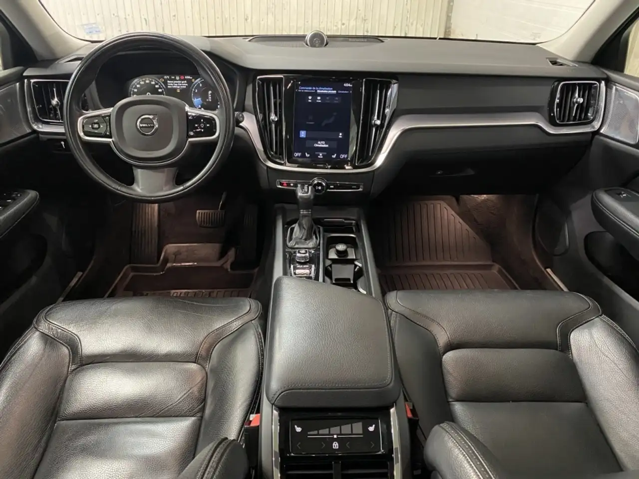 Volvo V60 Cross Country снимка Volvo V60 Cross Country