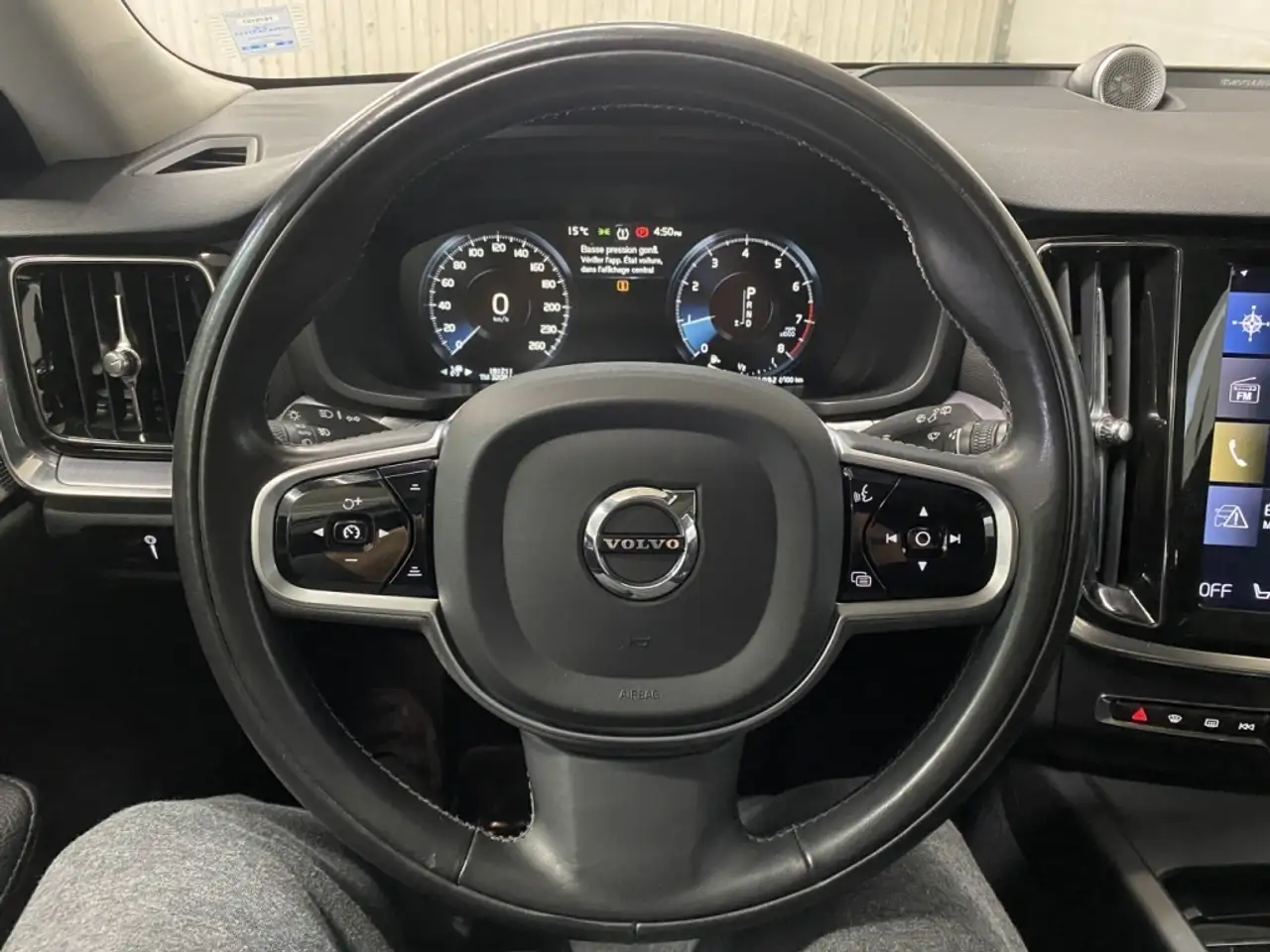 Volvo V60 Cross Country снимка Volvo V60 Cross Country