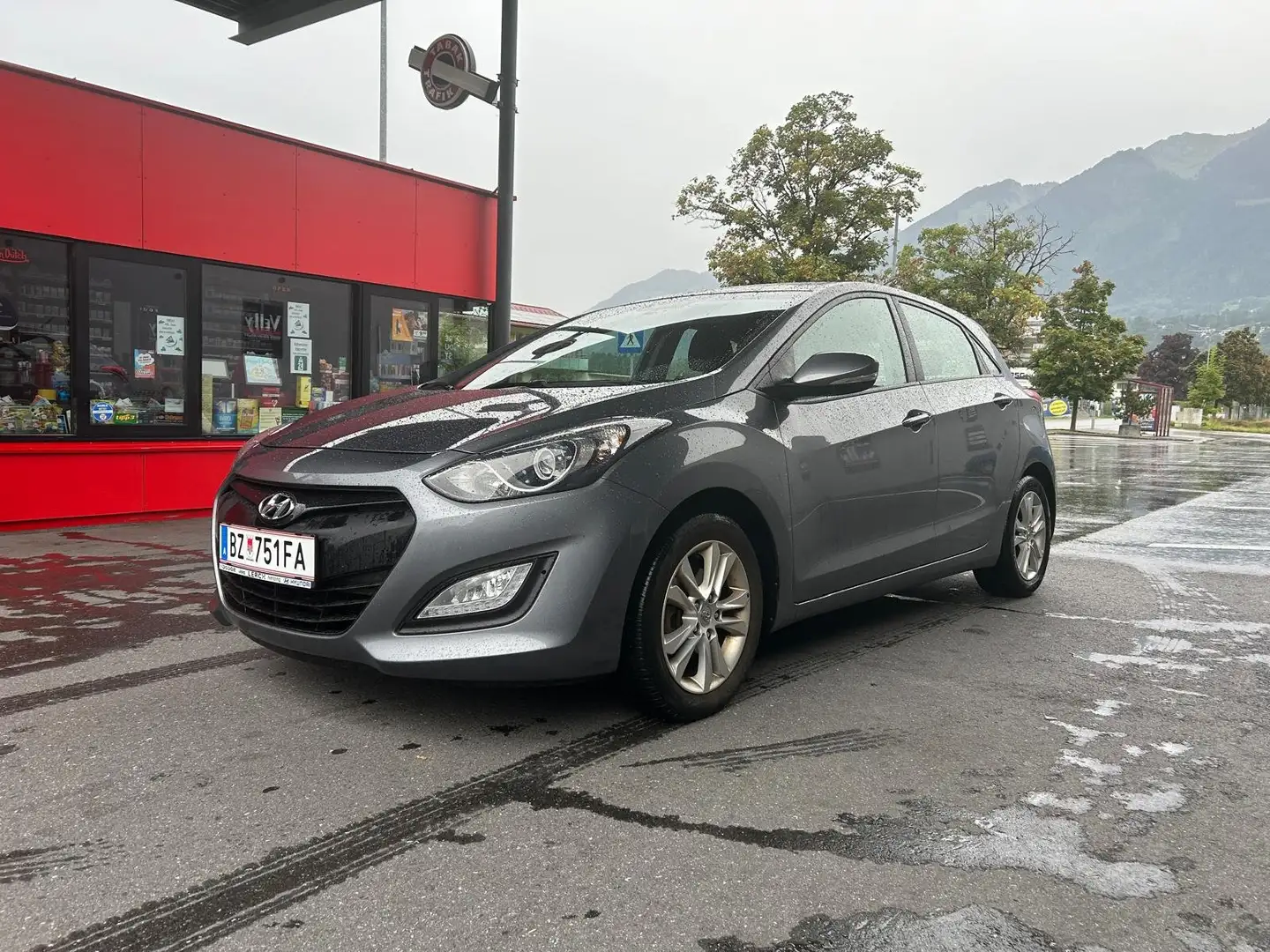 Hyundai i30 i30 1,4 CVVT Europe Plus Europe Plus Grau - 1