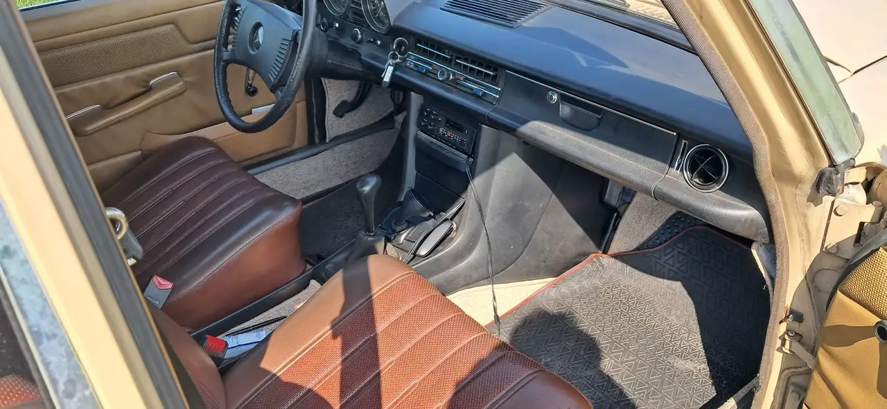 Mercedes-Benz W 114/115 Strich-Acht Radio, foto 5