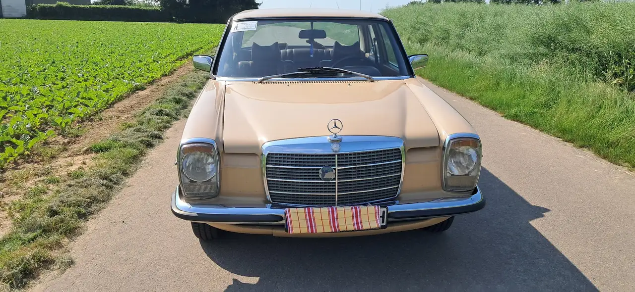 Mercedes-Benz W 114/115 Strich-Acht Radio, foto 3