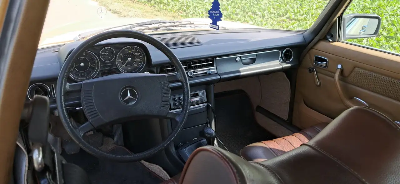 Mercedes-Benz W 114/115 Strich-Acht Radio, foto 7