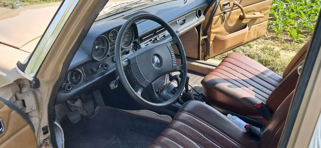 Mercedes-Benz W 114/115 Strich-Acht Radio, foto 4