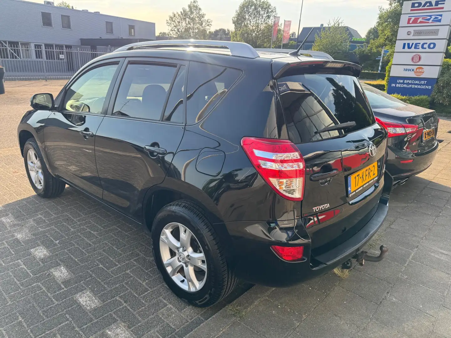 Toyota RAV 4 2.0 VVTi Dynamic Airco,Trekhaak,Cruise Zwart - 2