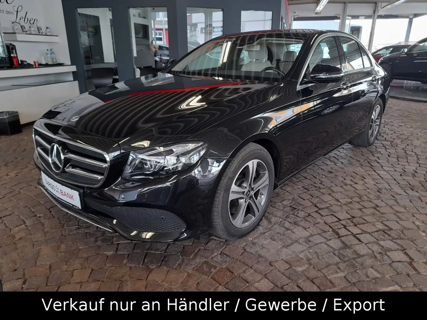 Mercedes-Benz E 200 E -Klasse Lim. *360°*WIDESCREEN* Black - 1