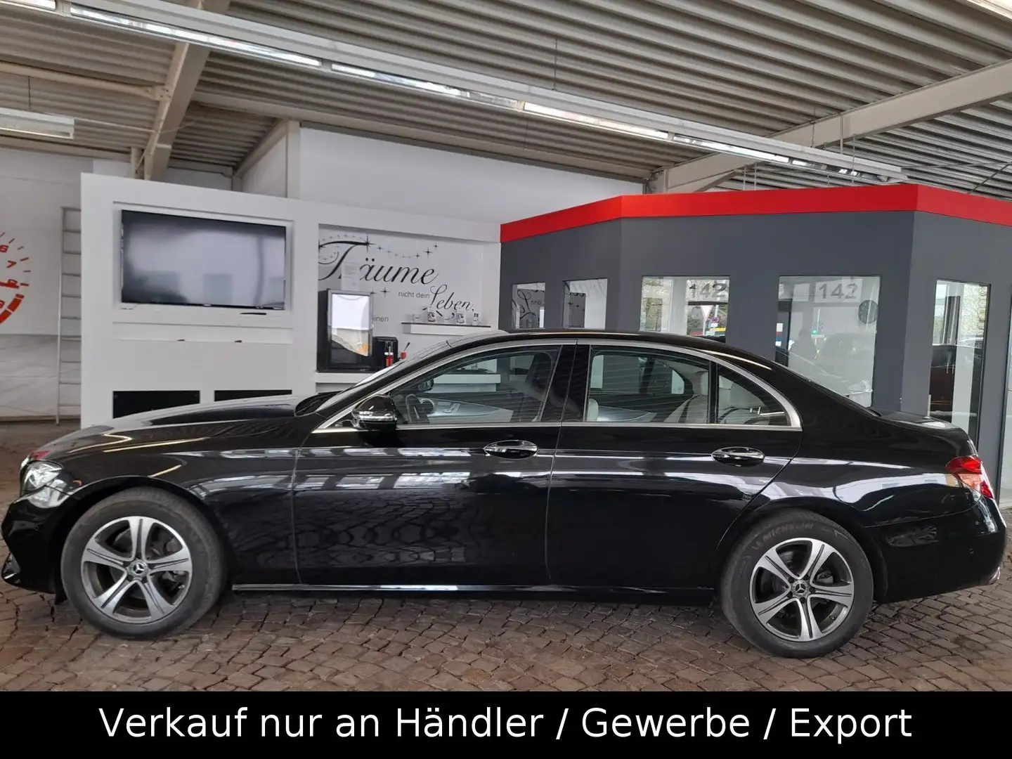 Mercedes-Benz E 200 E -Klasse Lim. *360°*WIDESCREEN* Black - 2