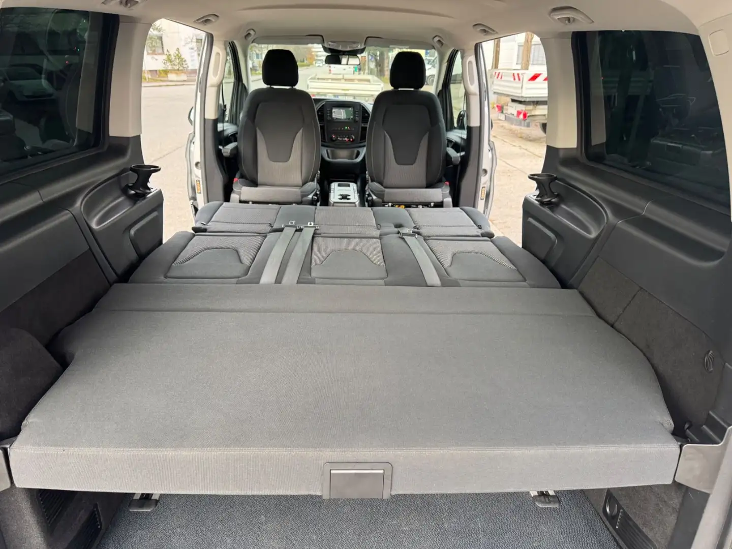 Mercedes-Benz Vito Tourer 116CDI L/LED/Liege-Pa/Tisch/STH/AHK Silber - 2